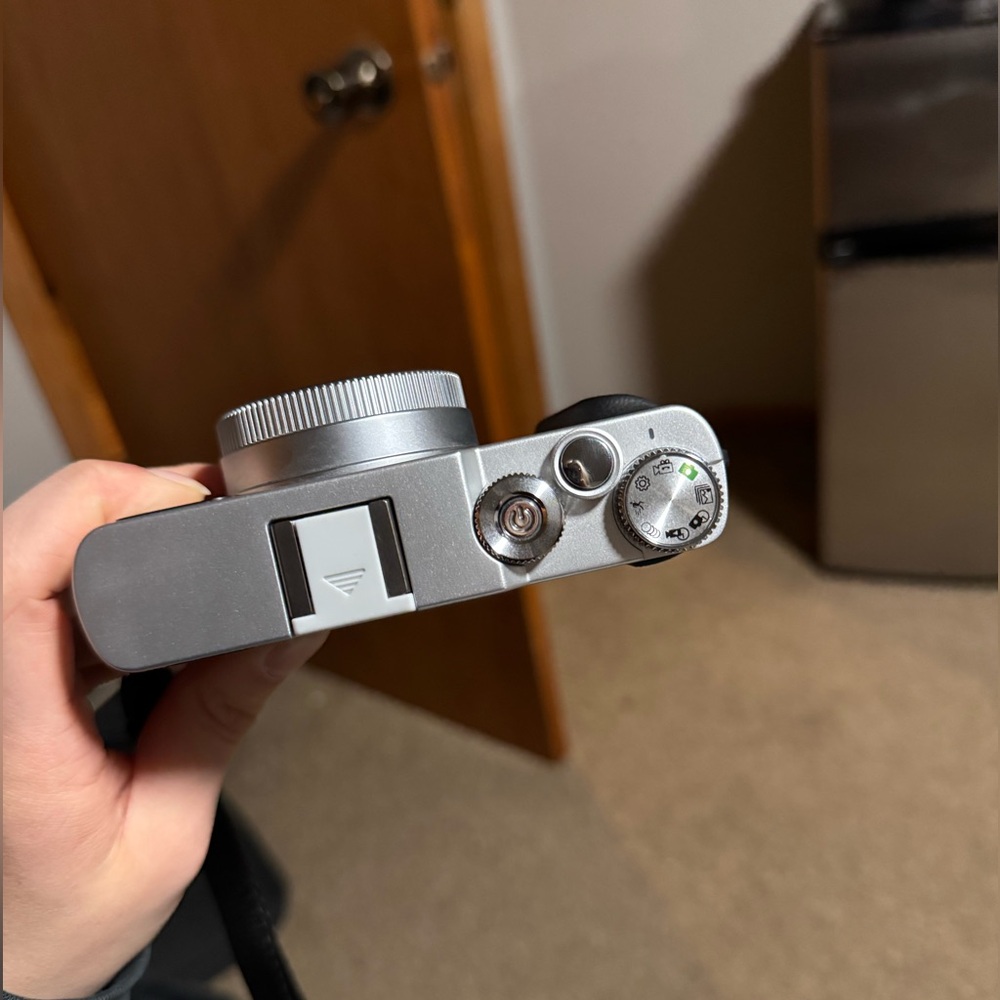 4K Ultra HD Digital Camera - Picture 4 of 7